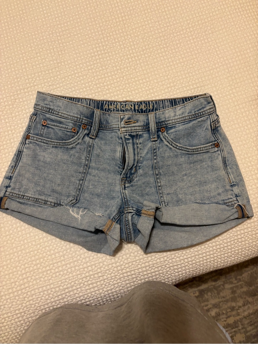 American Eagle Outfitters Light Wash Denim Roll-Hem Women's Shorts